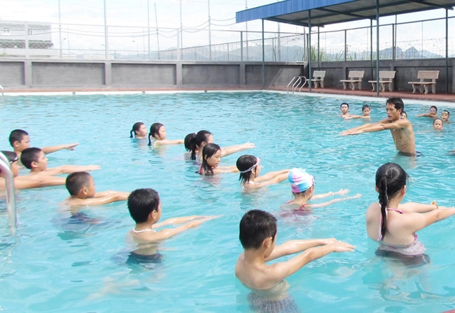 Phấn đấu hơn 40% trẻ em từ 6 đến dưới 16 tuổi biết bơi an toàn vào năm 2025