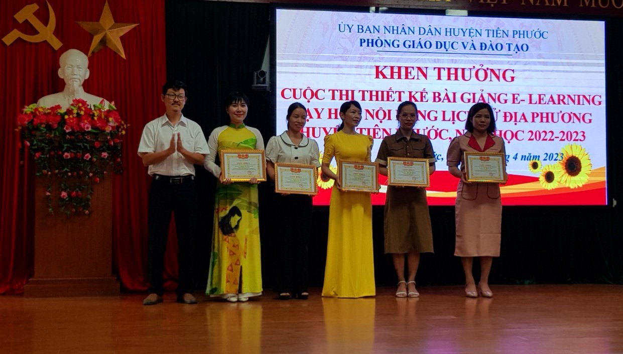Tổ chức trao thưởng hội thi giáo viên THCS dạy giỏi cấp huyện và hội thi thiết kế bài giảng E-learning về nội dung dạy học lịch sử địa phương huyện Tiên Phước năm học 2022 - 2023