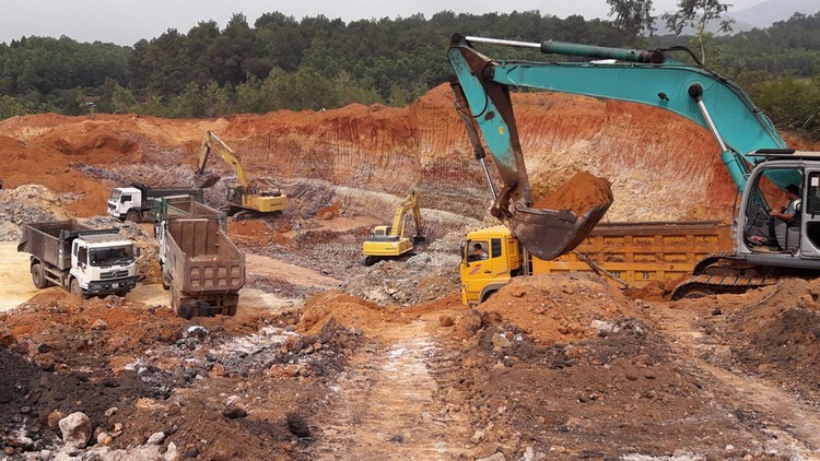 Thông báo các tổ chức đủ điều kiện tham gia phiên đấu giá  quyền khai thác khoáng sản tại 06 điểm mỏ trên địa bàn huyện Tiên Phước